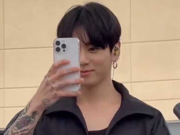 jungkook's bff ❤️ tweet media