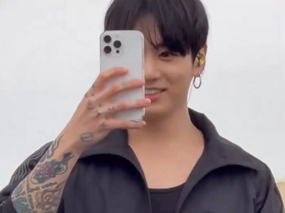 jungkook's bff ❤️ tweet media