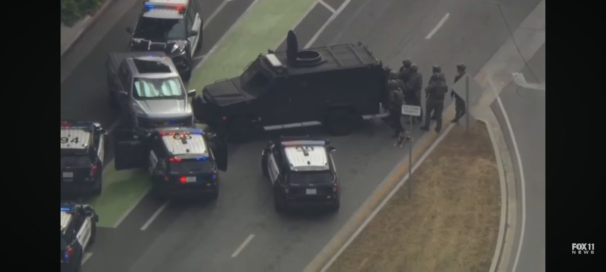 EmergencyStream's tweet image. 🚨  👮 #BREAKING | CA | Hollywood | SWAT Standoff | #Watch #Live: youtube.com/live/88mhbPkPT…