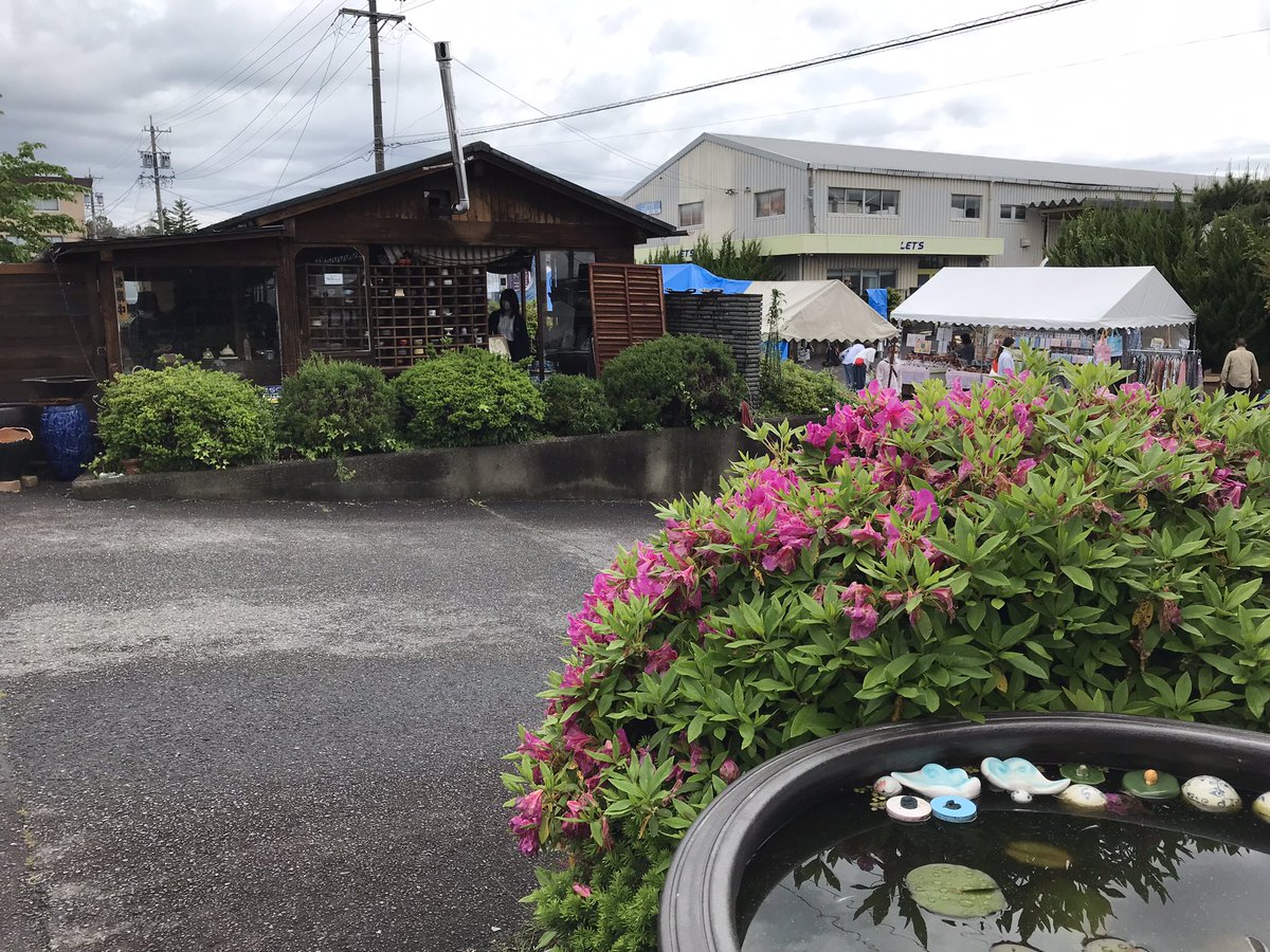 maruchu_potter's tweet photo. おはようございます
2026年土岐美濃焼まつり　2日目です

雨も上がりましたので、外に象が出現‼️
お庭にいかがですか❓
本日も楽しく営業しております
気をつけてお越し下さい

#企業公式が地元の天気言い合う
#陶器市　#岐阜県　#土岐市　#織部ヒルズ
#株式会社丸忠　#卸売　#小売 https://t.co/3CjBzdMvAW