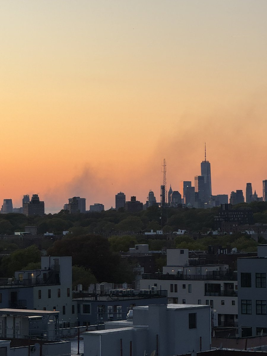 Someone let off a shit ton of balloons in Brooklyn. Fucking litterbugs.

Also, a fire?