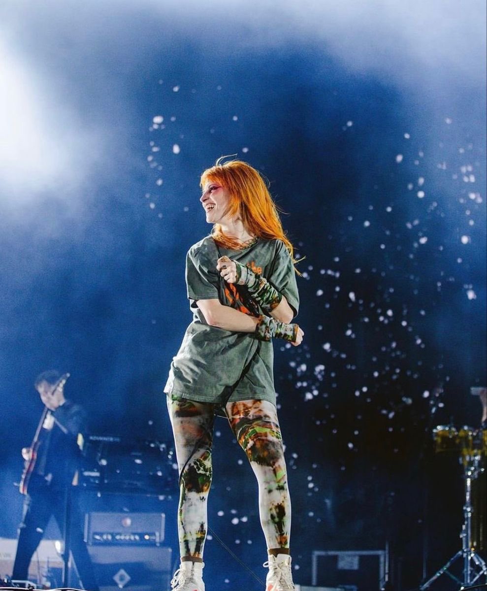 isjassomewhere's tweet photo. hayley williams my fashion icon forever🦋 https://t.co/aY8SmrtsOm