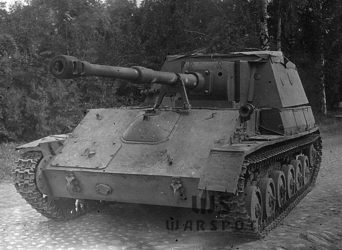 Tank_Archives's tweet image. #OTD in 1945 the SU-85B passed trials. This was an improved SU-76M with an 85 mm gun and better vision devices among its many upgrades. The vehicle was recommended for service, but the end of the war was near and GAZ lost interest in the project. #tanks #history #WW2 #WWII