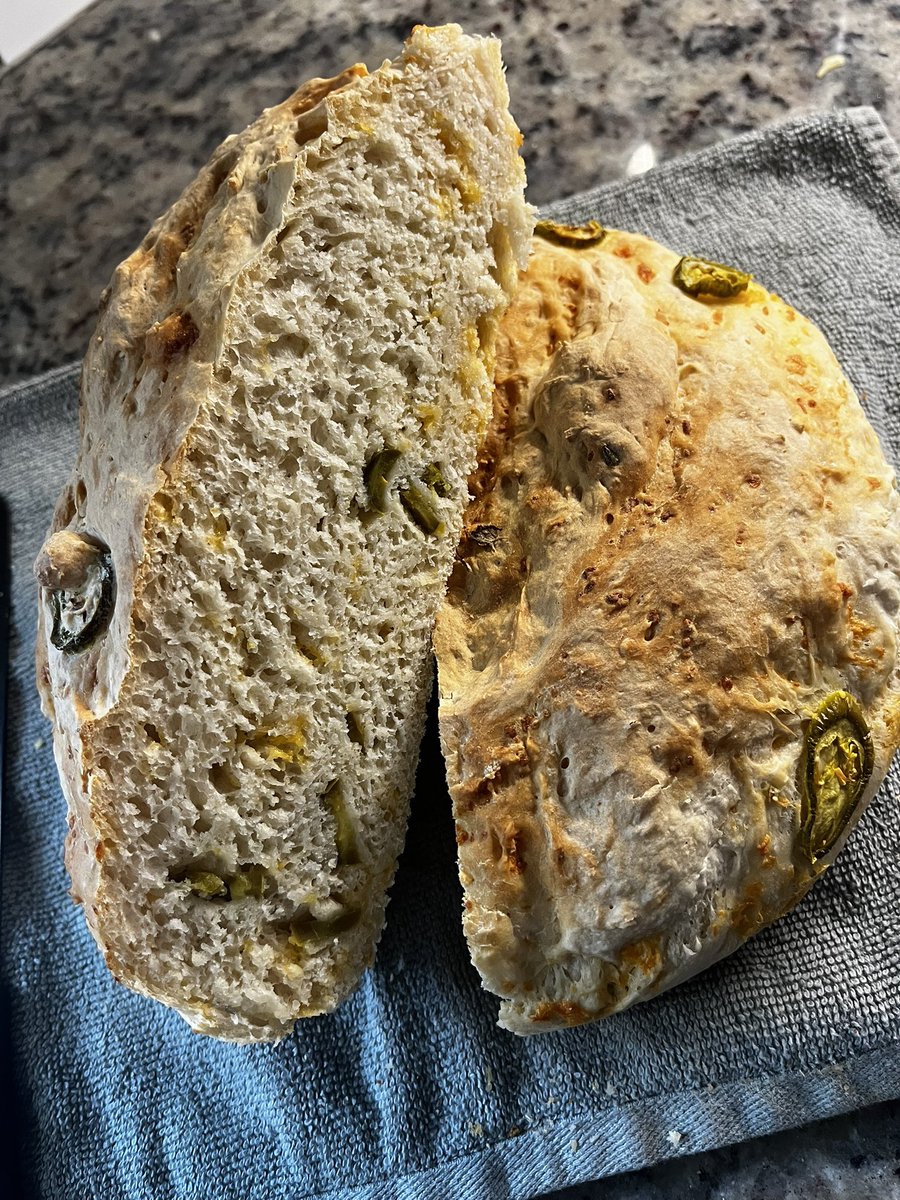 gymtanSam's tweet photo. I made jalapeño cheddar sourdough 😋 https://t.co/t6ePvCkWwi
