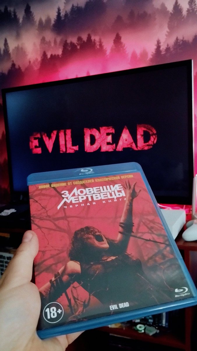 Karmaisdead24's tweet image. #NowWatching 
«𝗘𝘃𝗶𝗹 𝗗𝗲𝗮𝗱» 2013 
𝗱𝗶𝗿. 𝗯𝘆 𝗙𝗲𝗱𝗲 Á𝗹𝘃𝗮𝗿𝗲𝘇
Оригинальные «Зловещие мертвецы» - классика, которую не переплюнуть никогда и никому. Но фильм 2013 года от Феде Альвареса - отличный и по-настоящему мрачный хоррор, который выливает на тебя ушат крови.