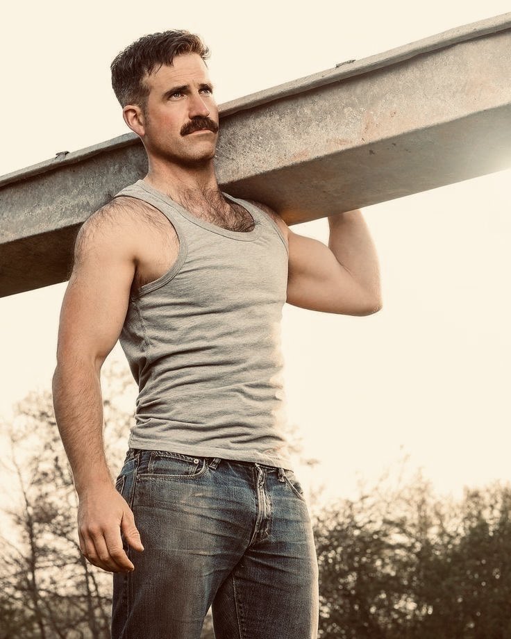 lrzgnarok's tweet photo. 𝙏𝙝𝙚 𝙁𝙖𝙧𝙢𝙚𝙧 🚜

46y, father  of  a  boy／“𝖧𝖾́𝗍𝖾𝗋𝗈”, 𝖺𝗍𝗂𝗏𝗈 𝖾 coroa.

ㅤ      ⓘ  hard  &amp;  taboo  kinks,  𝗻𝗼 limits. https://t.co/wSybNAVuMf