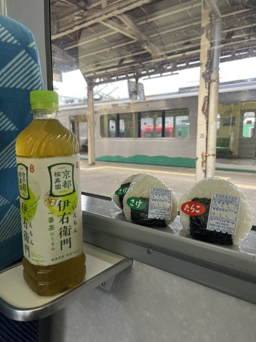 変人 tweet media