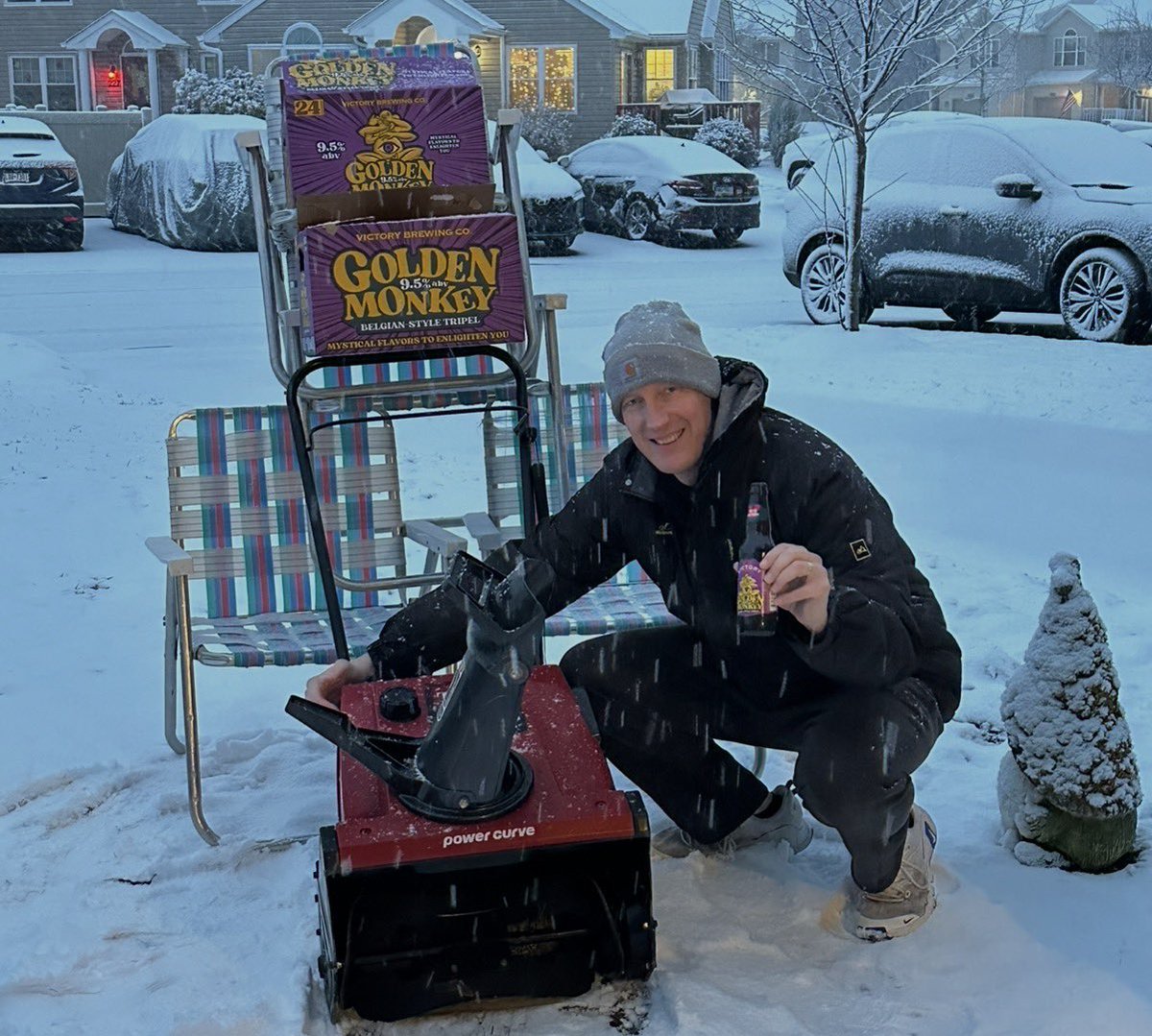 stormchaserray's tweet photo. I’m excited to share that I have officially partnered with @WxFront for exclusive Backyard forecasting and storm chasing coverage…. Edit: I have not done any of this and will continue to rely on lawn chair forecasting 🤣👍 #weathertwitter https://t.co/P6QiwxGZgg