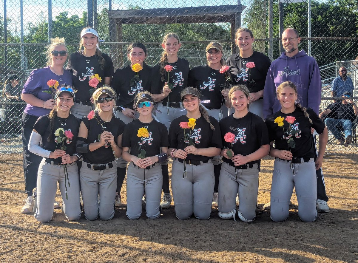 khagler2027's tweet photo. What a great weekend with my team and we won the championship! I pitched 8 INN, 9 SO, .750 WHIP, 0.00 ERA and .103 BAA. @AcesFPMidMO @tbartlett76 @softball_rb https://t.co/VS35K3wRSc
