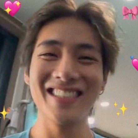 spaceforstannin's tweet photo. @TheePopCore love thv's smile https://t.co/LwSgh5quNh