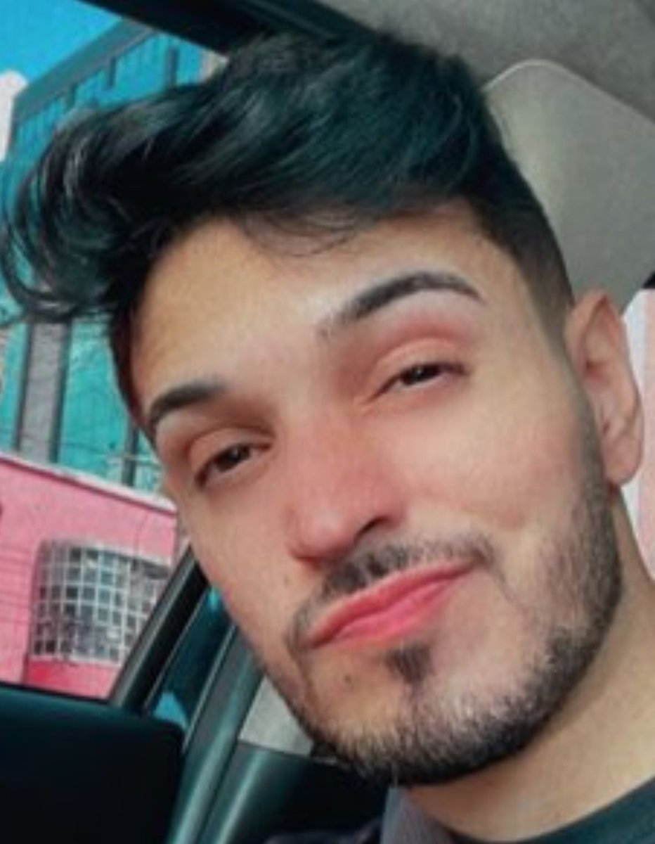 riquericco's tweet photo. @pnevezinho @ramires_soll Engraçado você falar de aparência quando sua sobrancelha parece que foi feita com transferidor e caneta 0.4. Se bater um vento forte, ela descola. Melhore fia 🙃 https://t.co/iXTiRbyWId