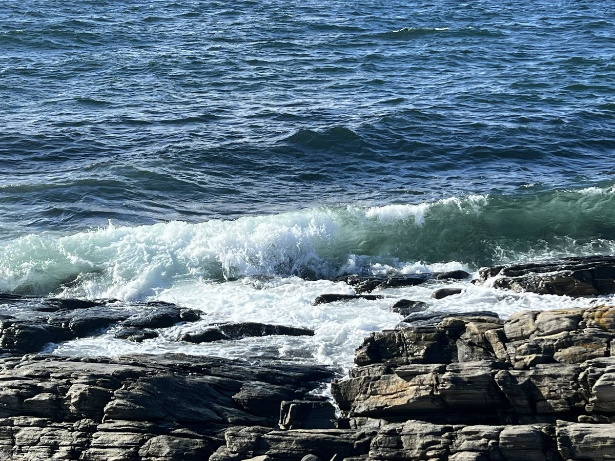 angelsnow1987's tweet image. Bølger slår mot land, Fuglenesodden, Hammerfest 🌊 #Finnmark #iphone13 #naturephotography #wave