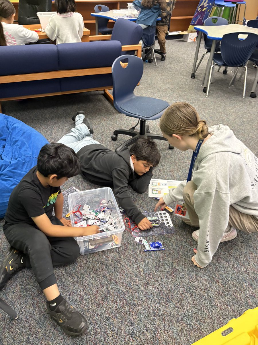 berry_bears1's tweet photo. 2/3 There was a lot of engineering happening this week at Berry! We love stretching our Bear’s minds to what’s possible for them! @SBUSD_NEWS @ProsapioJ https://t.co/mrFhSLHetz