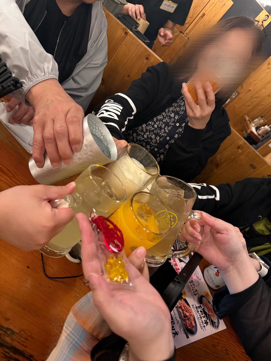neco________me's tweet photo. 5/1のSTAR GLOWのファンミ
なんとなんとりょんりょん先生の
お隣のお席でびっくり🥺❣️

仲良くなったSTARSの皆さま
本当にありがとうございました🌟 https://t.co/puPgIMBQRx