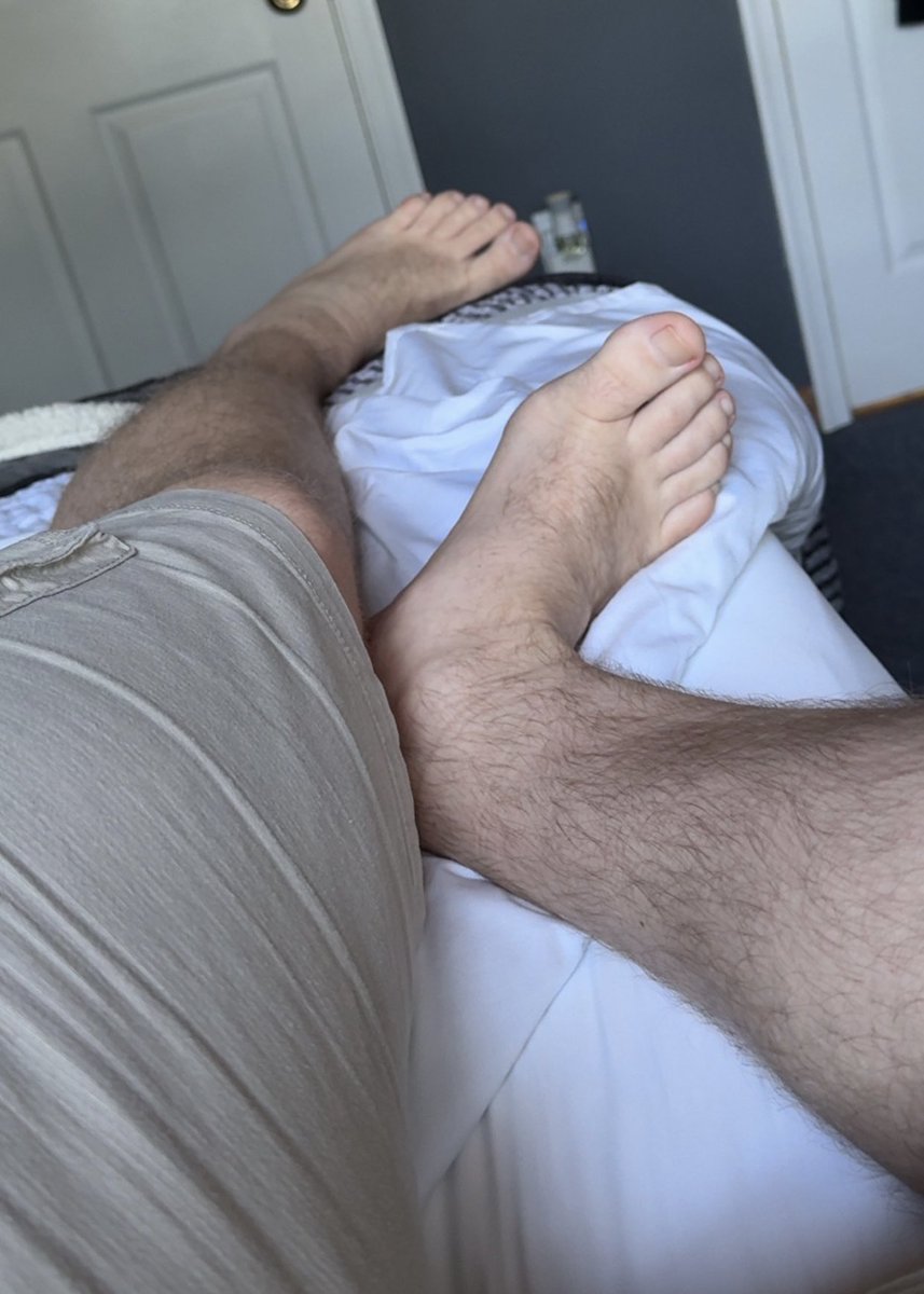 thisfootguy's tweet photo. Toes needing a tongue https://t.co/PA3qX7phAr