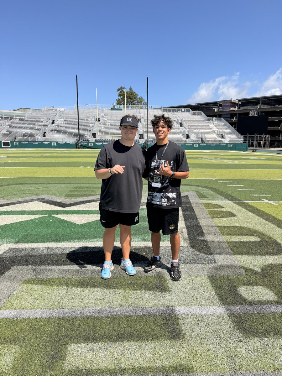 XanderPagan's tweet photo. Blessed to have been on the campus of UH this weekend. Got to see what the next level looks like. Thankful to all the coaches for having me and welcoming me. Had a fun and memorable day. AGTG! @coach_kaps @CoachTimmyChang @BrandonHuffman @247Sports @COACHVLRN @UH_mpo2 @GregBiggins @adamgorney @JohnnieTuitele @BlairAngulo @CoachLanceo @LANCEOSRN