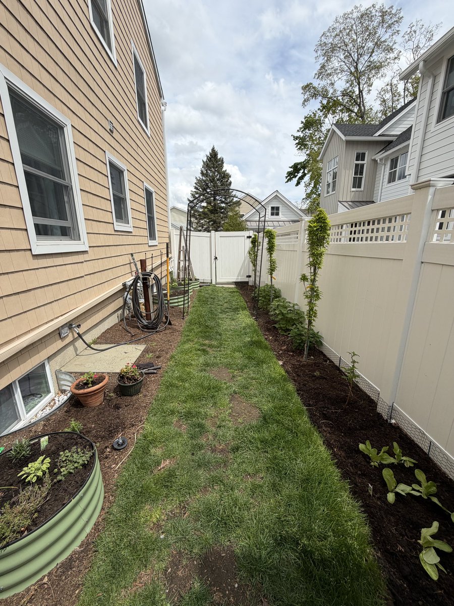 PatCarino's tweet photo. @KevinEspiritu @epicgardening Hey im Pat and I used AI to design this garden on the side of my house that I put together last winter and planted this past weekend and I’m hoping the rabbits don’t pillage it all https://t.co/YXZRkFZWwi