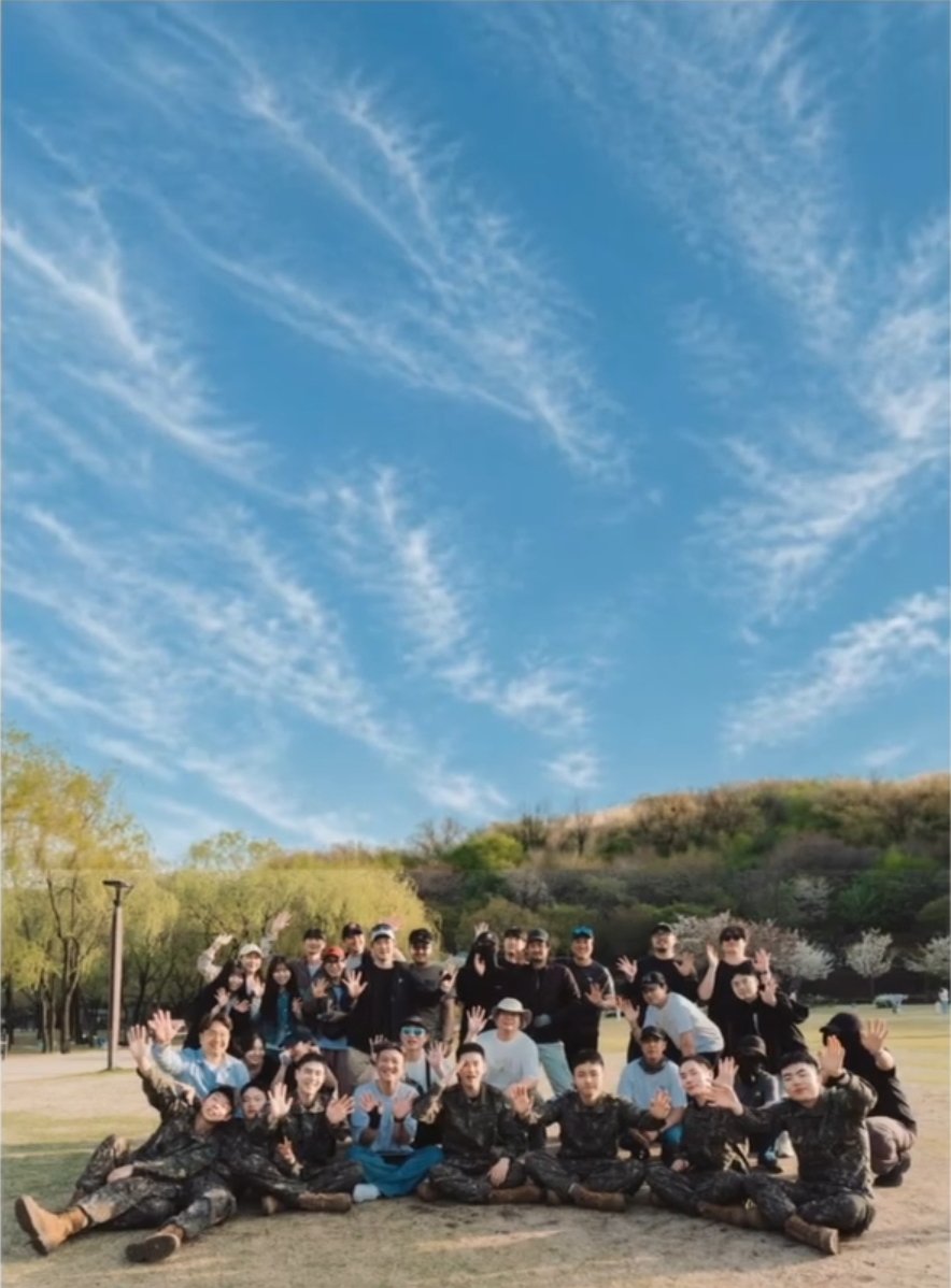 더쿠(1시에 자라) tweet media