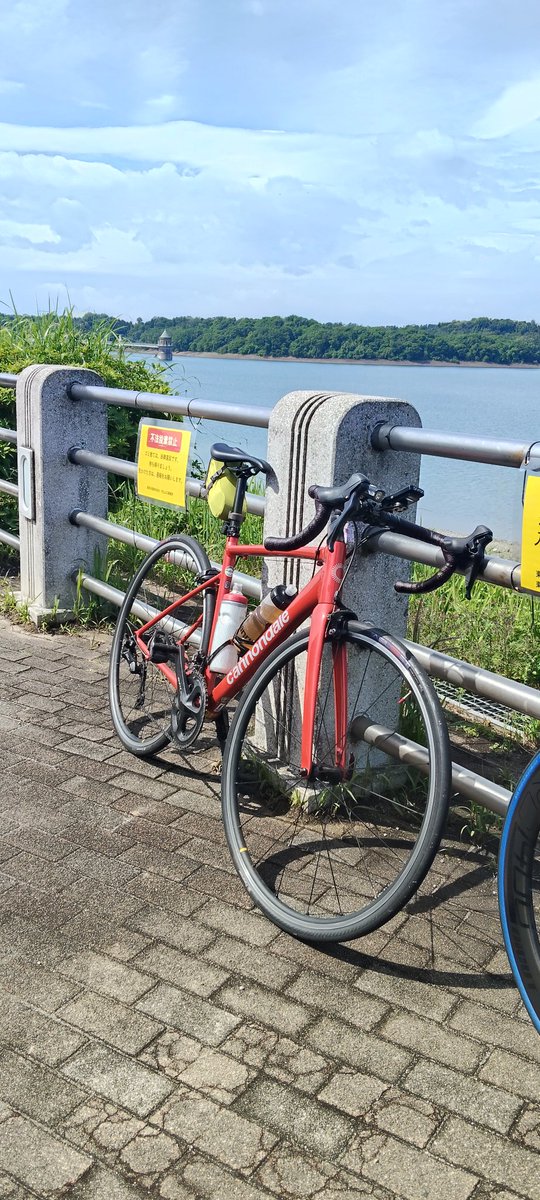 TD06072's tweet photo. 毎年恒例のいつもの仲間とのGWライドしてます。
途中の狭山湖です。 https://t.co/tymPUvphSM