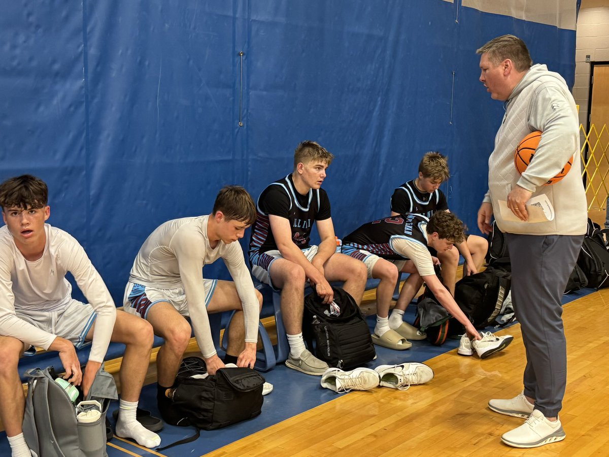 illinimagic1's tweet image. llini Magic goes 4-1 on the weekend 💪🔥

Finished bracket play today with just 5 guys battling through 3 games in the High School division no excuses, just toughness, grit, and heart.
Proud of this group. When it gets hard, we get better. #IlliniMagic #BuiltDifferent #NoQuit