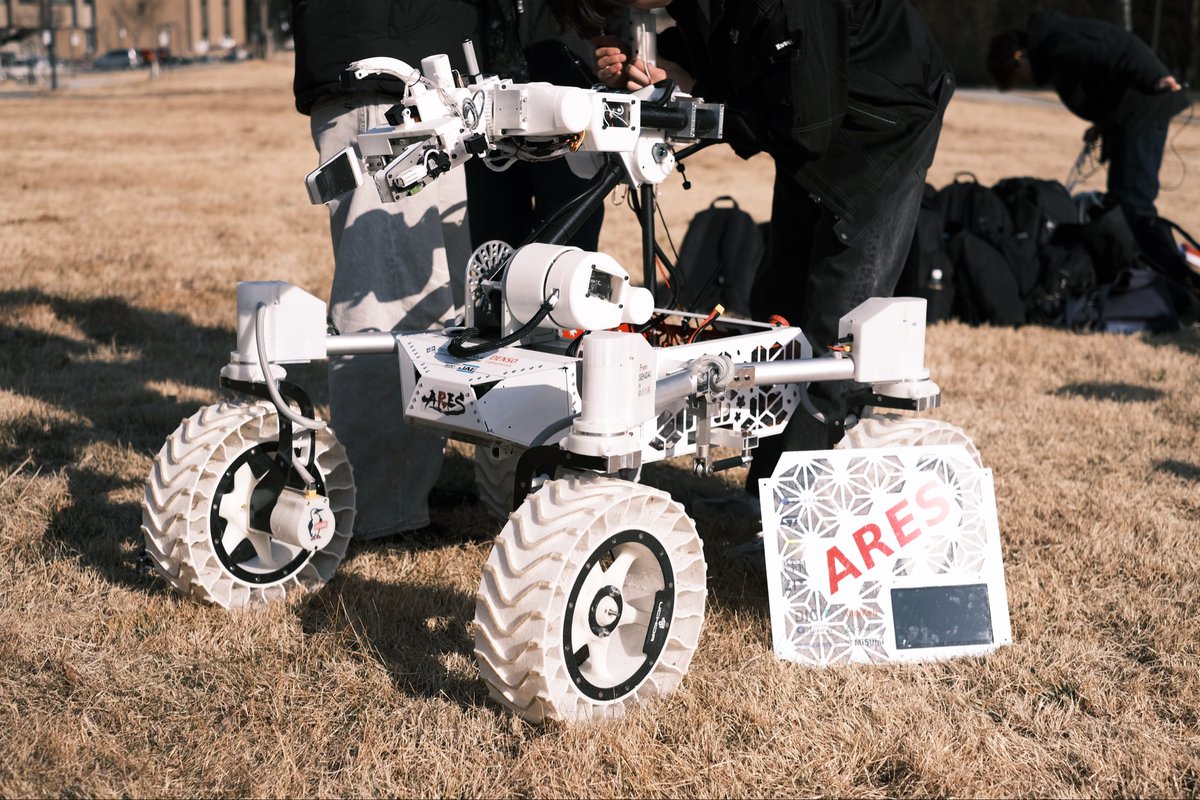 スポンサー様ご紹介：小林焼付塗装

ARES9の機体塗装をご支援頂いています。過酷な環境に耐える高強度な焼付塗装により、耐食性を実現しました。
肉抜き部の赤色の差し色や、上面パネルのグラデーションロゴなど、意匠面でも細部まで仕上げを施して頂きました。
温かいご支援に感謝申し上げます。