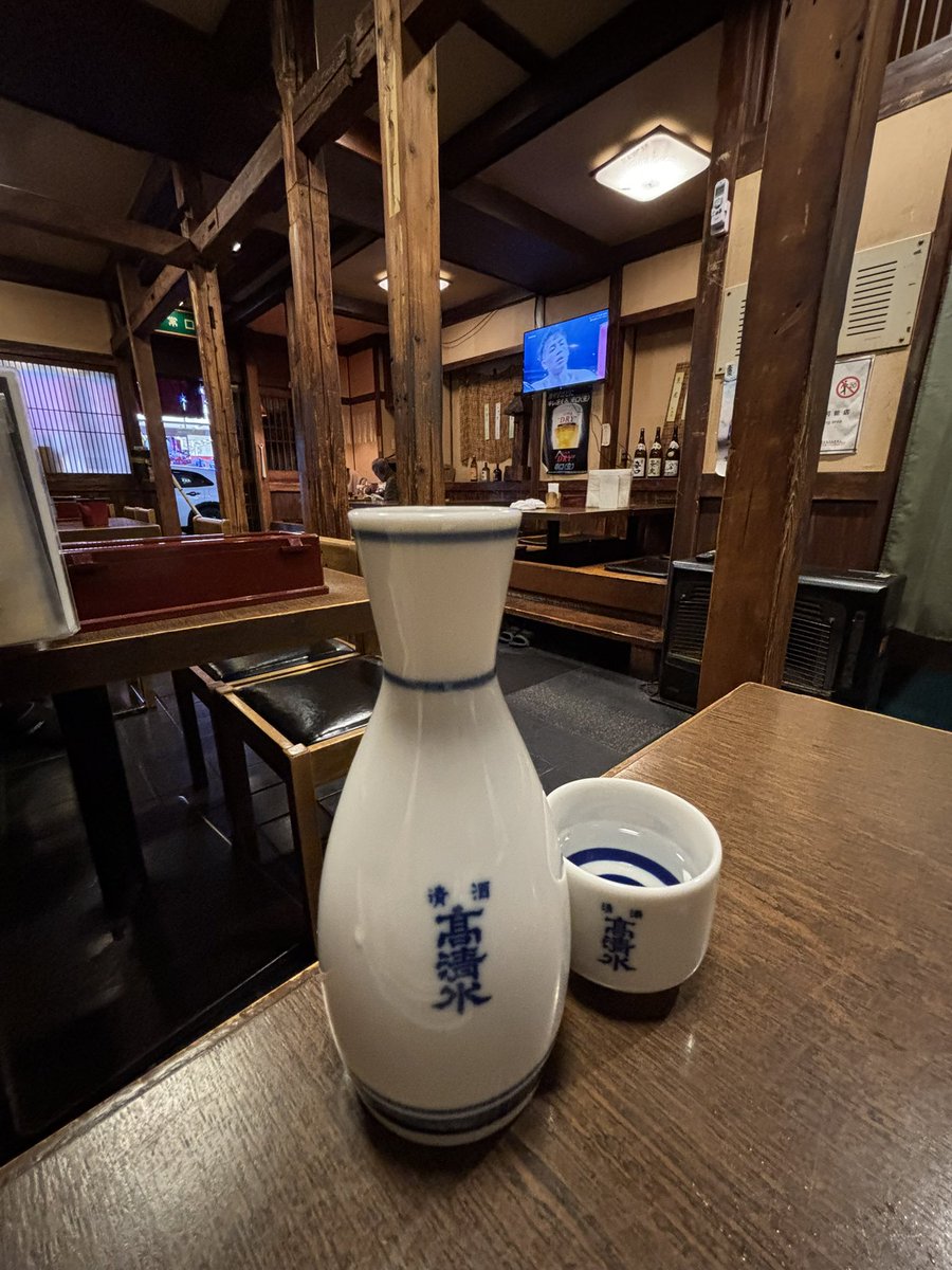 路地裏の人 tweet media