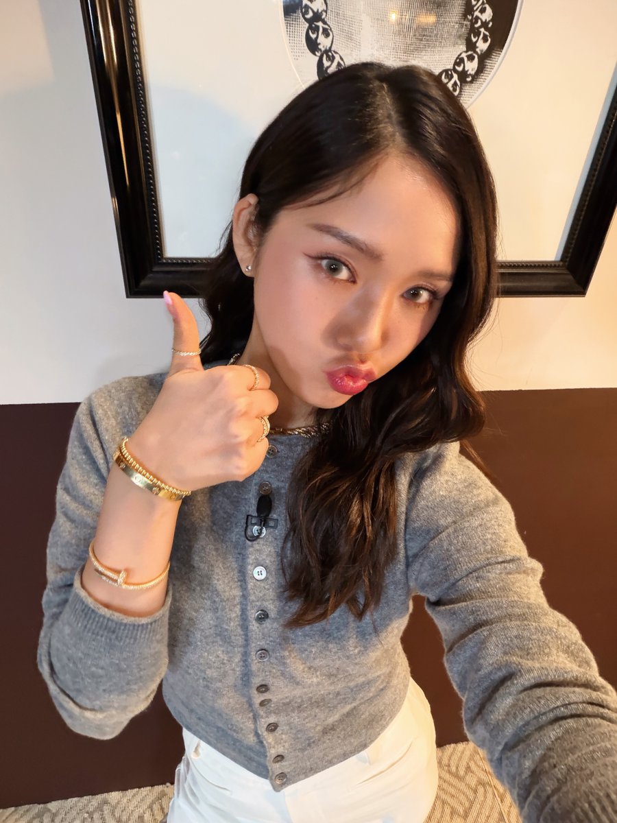 OHMYGIRL_official tweet media