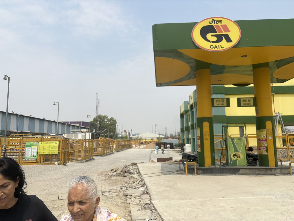 thakur0711's tweet photo. @gailindia today visited your CNG station at Phulpur ( dist Banaras ) on way to Jaunpur. Very pathetic condition of outlet . The toilets were stinking abd very filthy. Me &amp; my family could not use , in glad r could not enter the toilets. Few photos attached. https://t.co/V0DG4GlONj