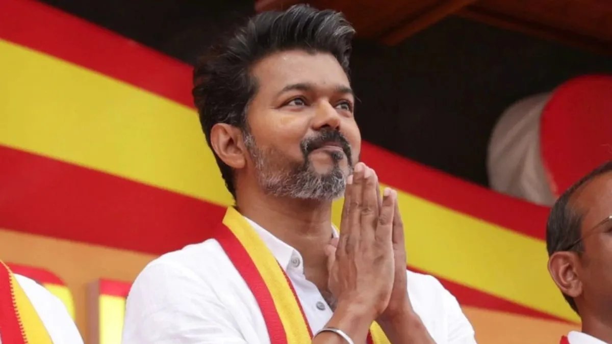 Tamil Nadu में विजय की पार्टी TVK की 'आंधी', TVK ने रुझानों में 100 सीटों के भी पार पहुंची, विजय की TVK 103 सीटों पर आगे चल रही है, DMK 56, AIDMK 68 सीटों पर आगे चल रही, तमिलनाडु में इतिहास का सबसे बड़ा उलटफेर। #TamilNadu #TVK #Election #BreakingNews