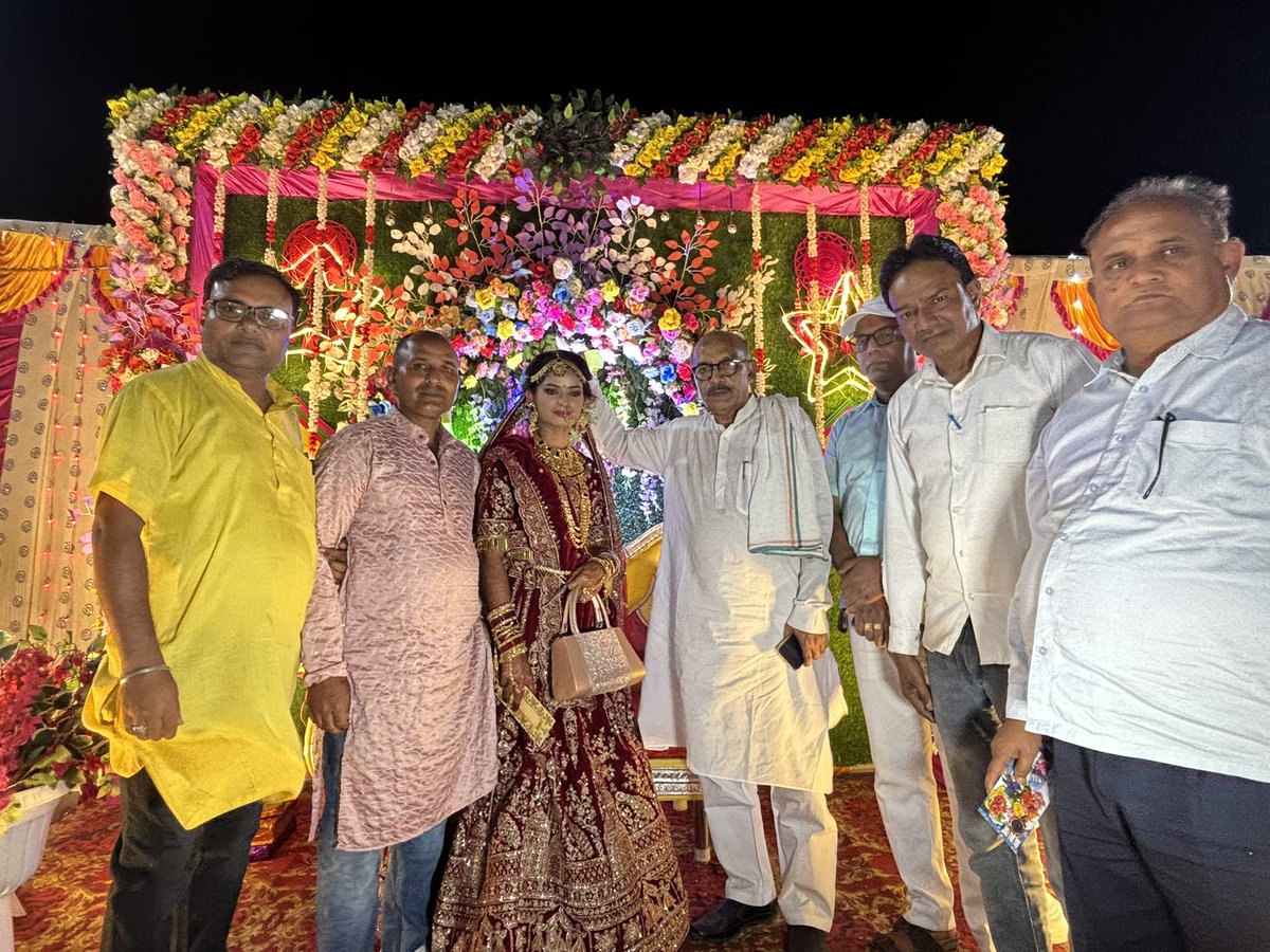 Rabindranathji's tweet photo. निर्वाचित क्षेत्र अंतर्गत विभिन्न शादी समारोह में शामिल हुआ व नव दंपत्तियों को सुखमय वैवाहिक जीवन की शुभकामनाएं दी। https://t.co/3Pra25mSKI