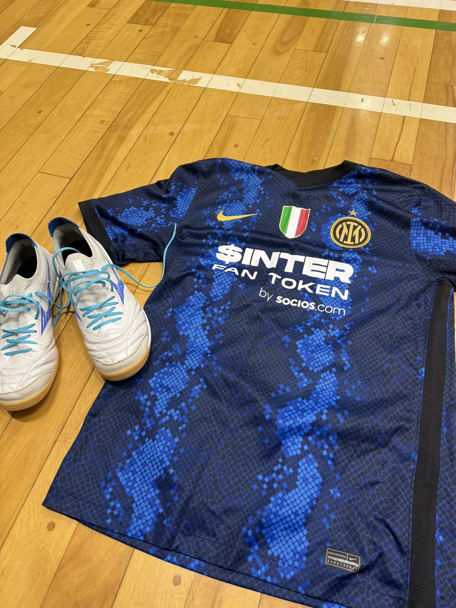 recobataro's tweet photo. 🎊㊗優勝🎊
たまにはユニ着てフットサル👍
でも、チーム分け横浜FCサポ集めていただいたので、最初の1試合だけで🤣 https://t.co/acRr8kLv6r