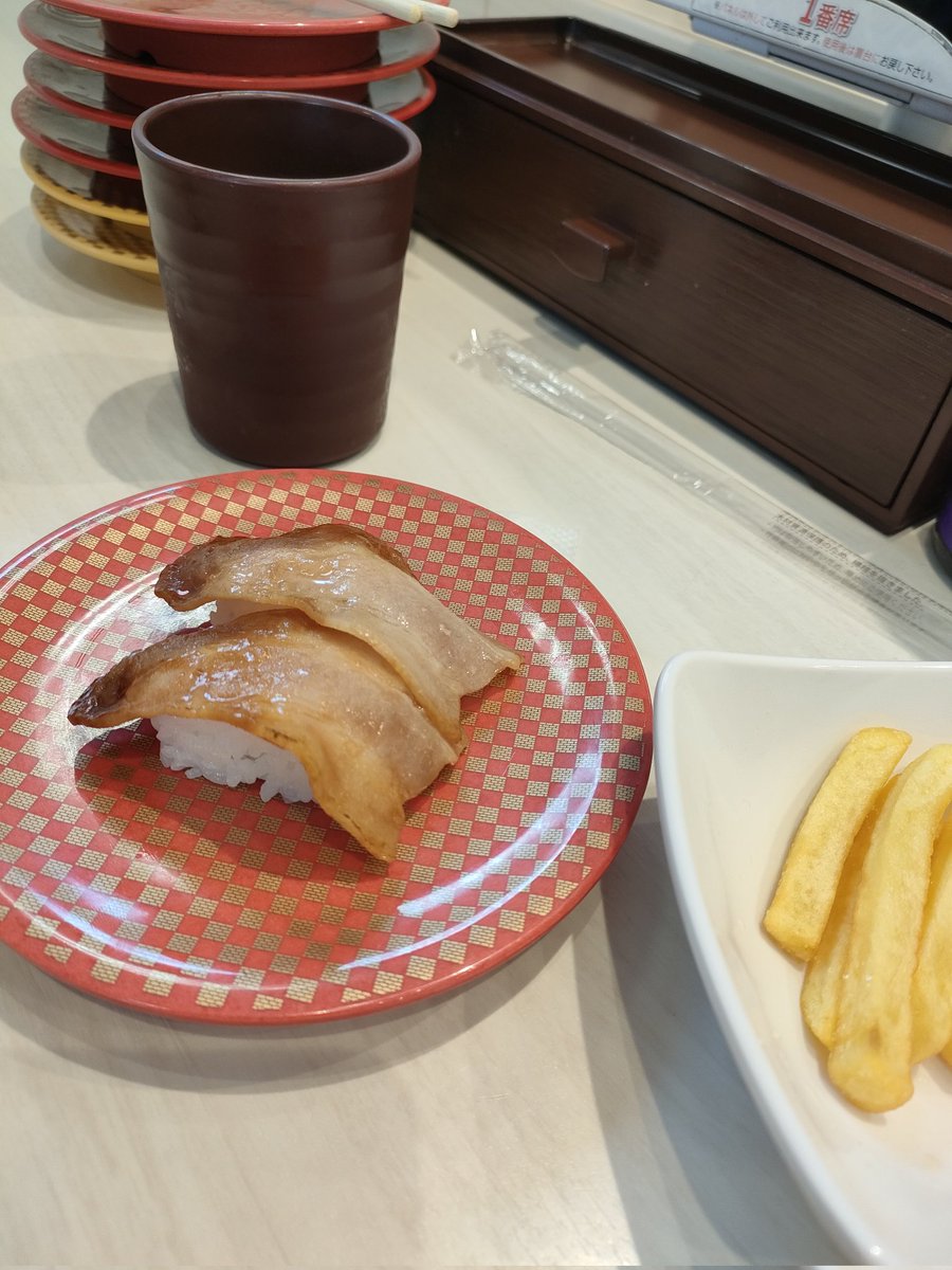 そこそこにこそこそ@UC tweet media