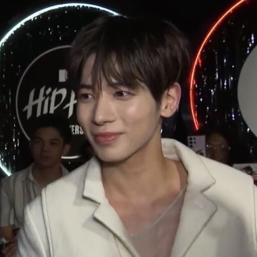 taehyun files tweet media