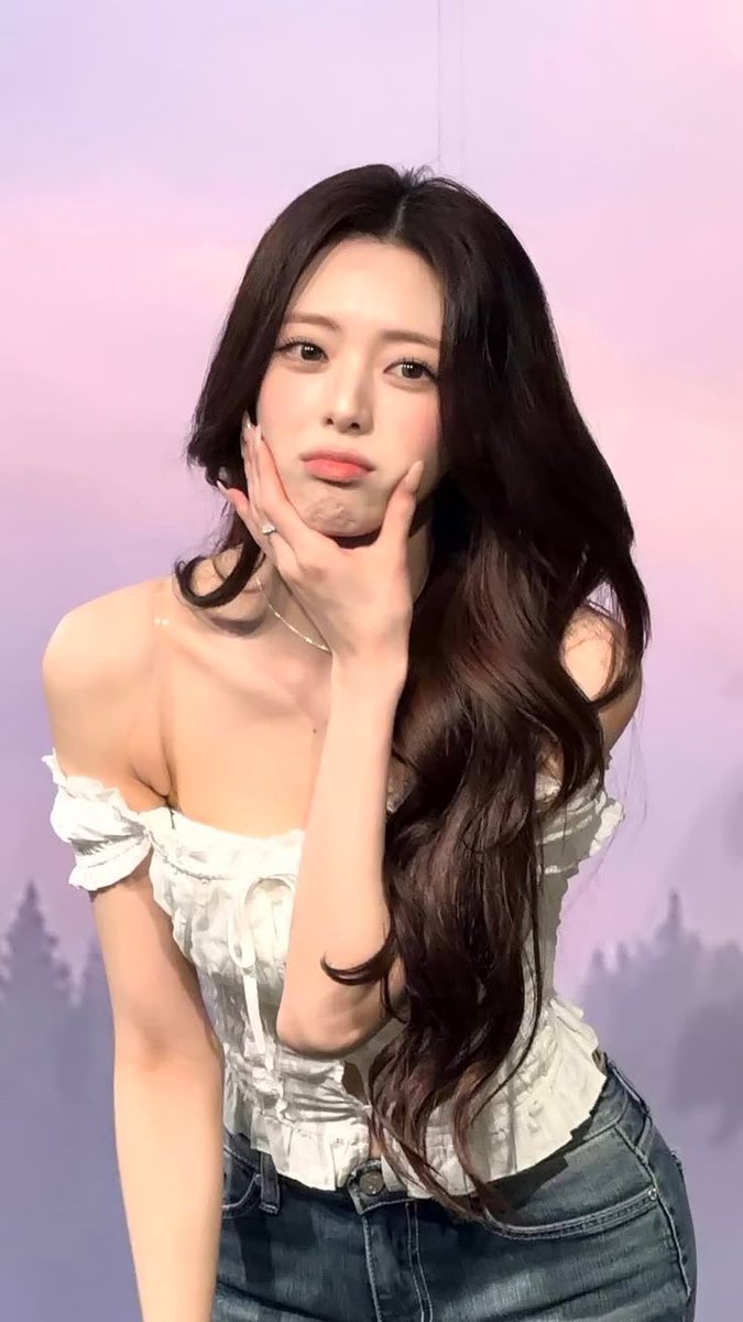 𝕐𝕌ℕ𝔸 🇰🇷 tweet media