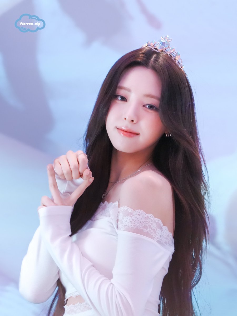 warren_zip's tweet photo. 260502 
ITZY - YUNA 

#있지 #ITZY
#유나 #YUNA https://t.co/APlzNGZgcF