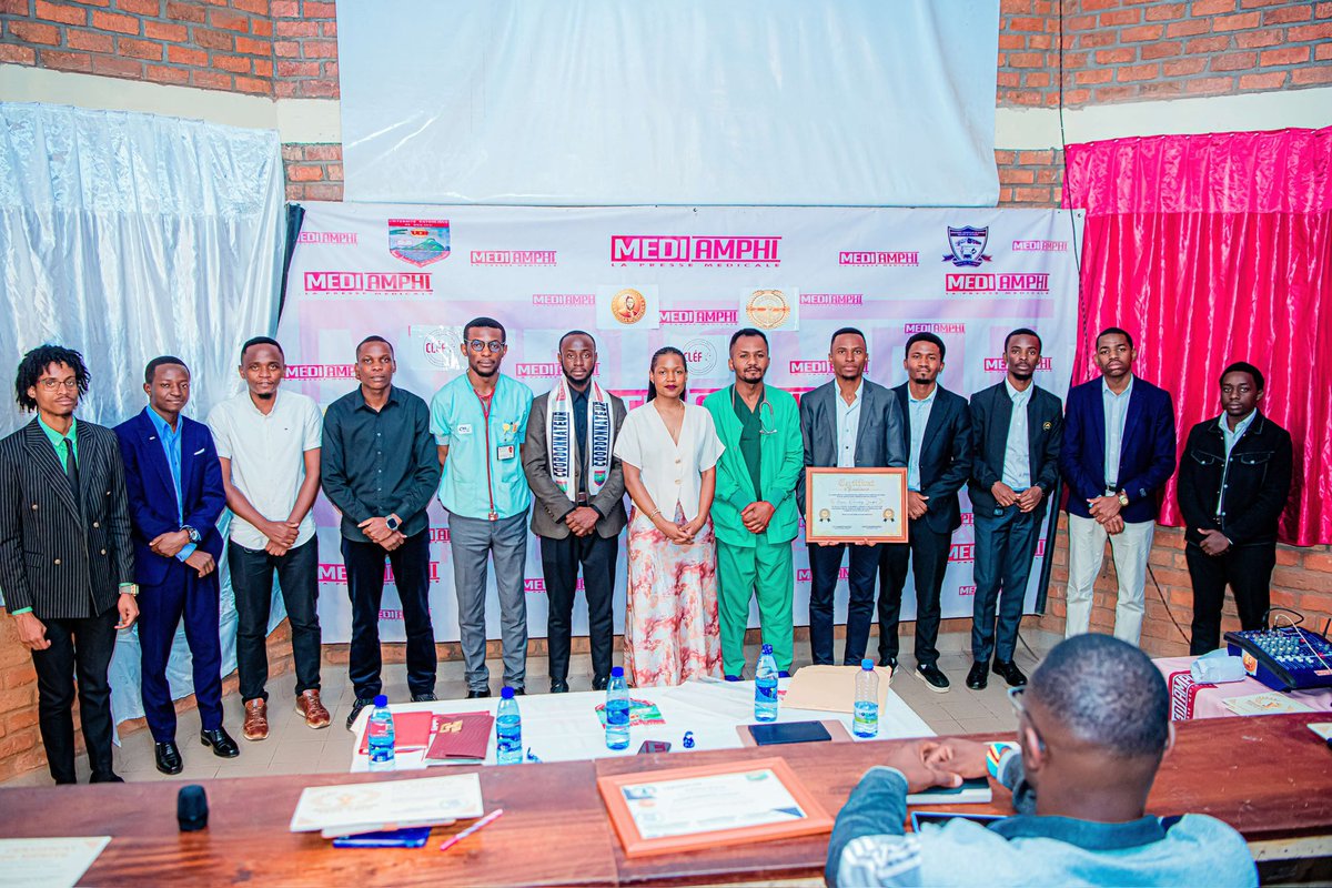 MediAmphi's tweet photo. 🙏 Merci à toutes celles et ceux qui ont contribué à la réussite de cet événement.  
🙏 Merci à l’équipe @MediAmphi pour son engagement.
🙏 Merci au Prof Émérite @KaniMubagwa, qui ne cesse de nous pousser à l’excellence https://t.co/bQZRwv4Sid