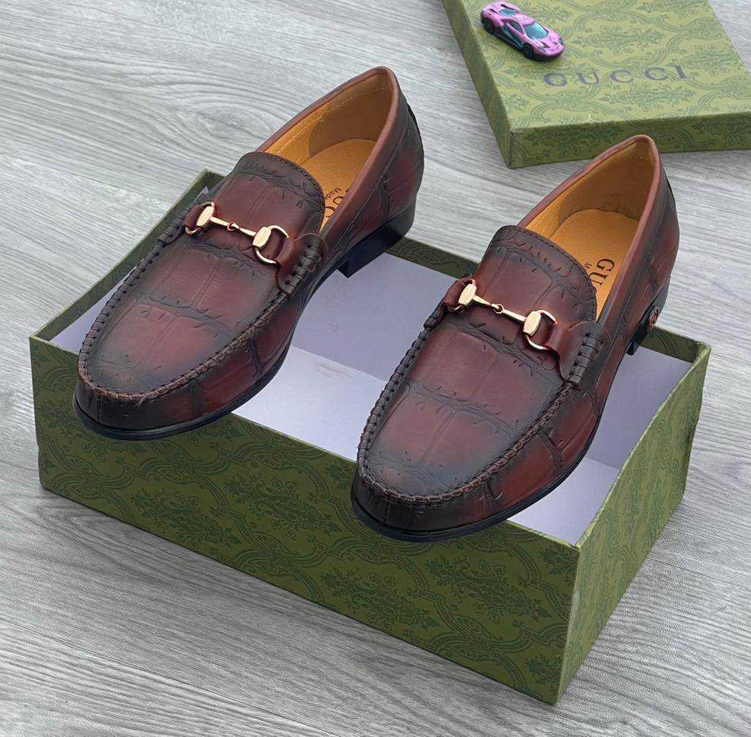 OLUWADAMILOLA {FOOTWEAR'S VENDOR} tweet media