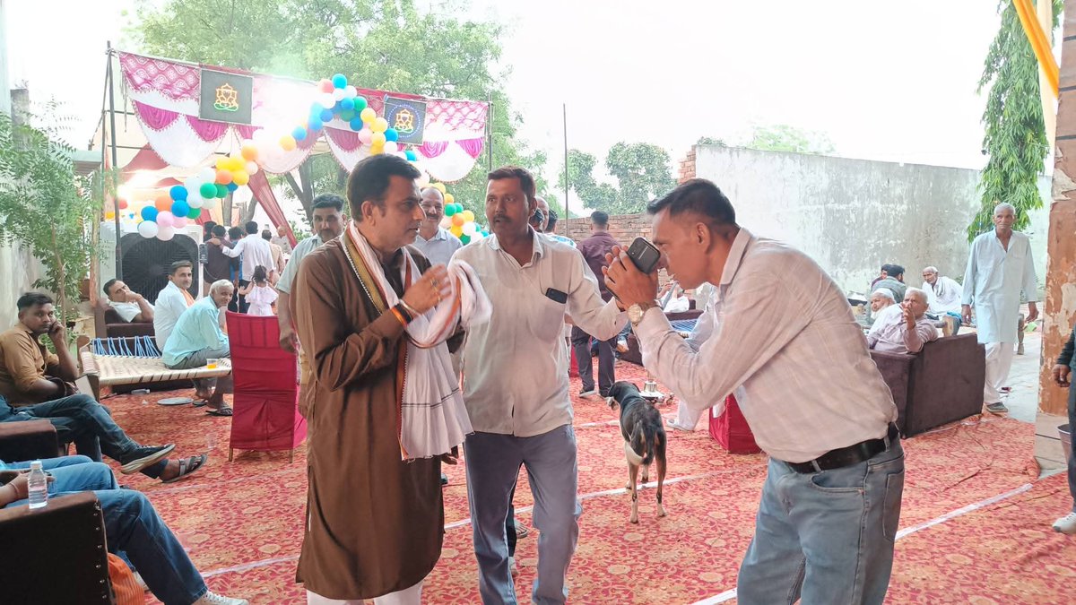 #योगी_सरकार_आपके_द्वार 
आज विधानसभा बुलंदशहर के ग्राम किसौली में कैप्टन अजय तेवतिया जी की सेवा निवृत्ति के उपलक्ष्य में आयोजित समारोह में सम्मिलित होकर शुभकामनाएं बधाई प्रेषित की।
#PMOIndia #nitinnabin #BJP4IND  #BJPWESTUP  #BJPGovernment #ChiefMinisterOfficeUttarPradesh
