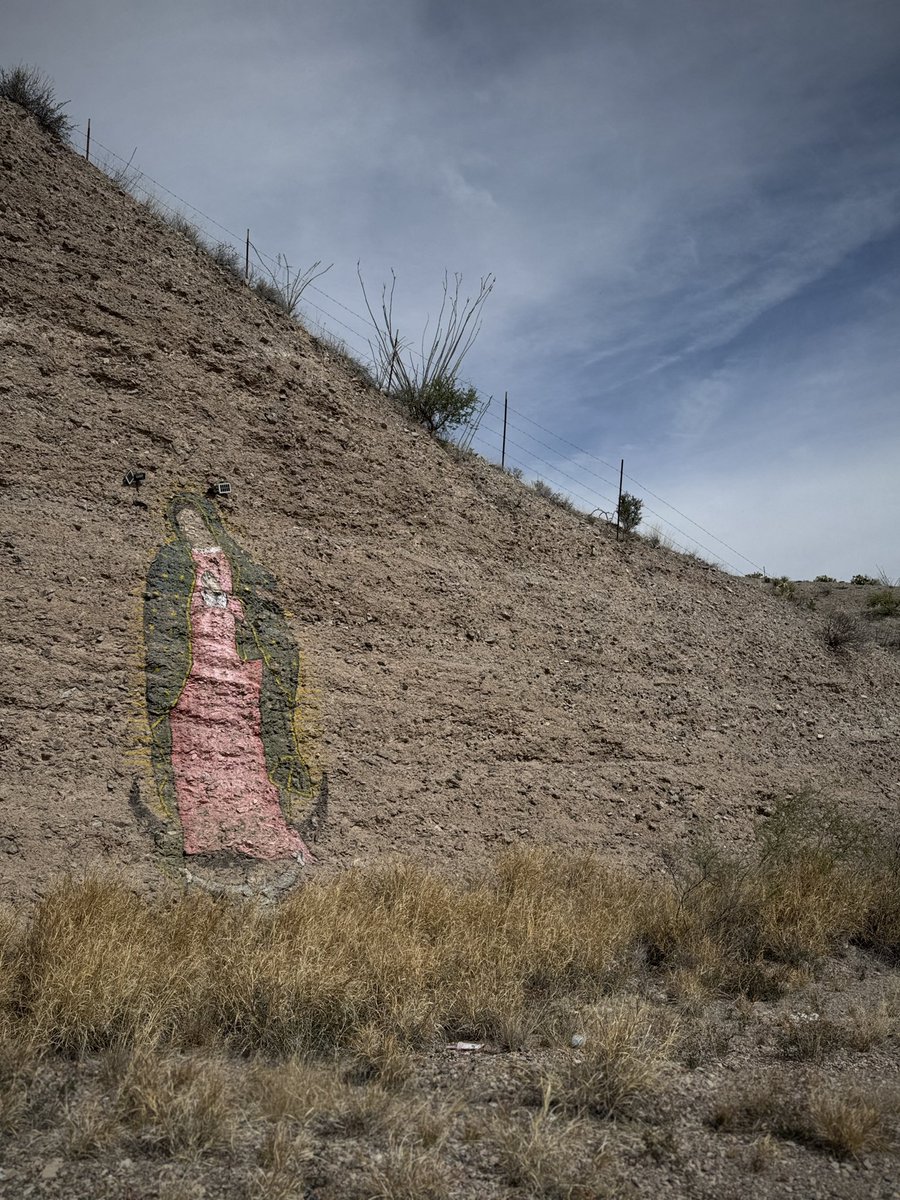 Mexicoloco's tweet photo. Sonora, México 
Mayo, 2026

メキシコはねぇ
大変です、今宵も
聖母だけが見守ってくれます

新作の取材・撮影に入ってます

PMP https://t.co/LkygIAY9nd