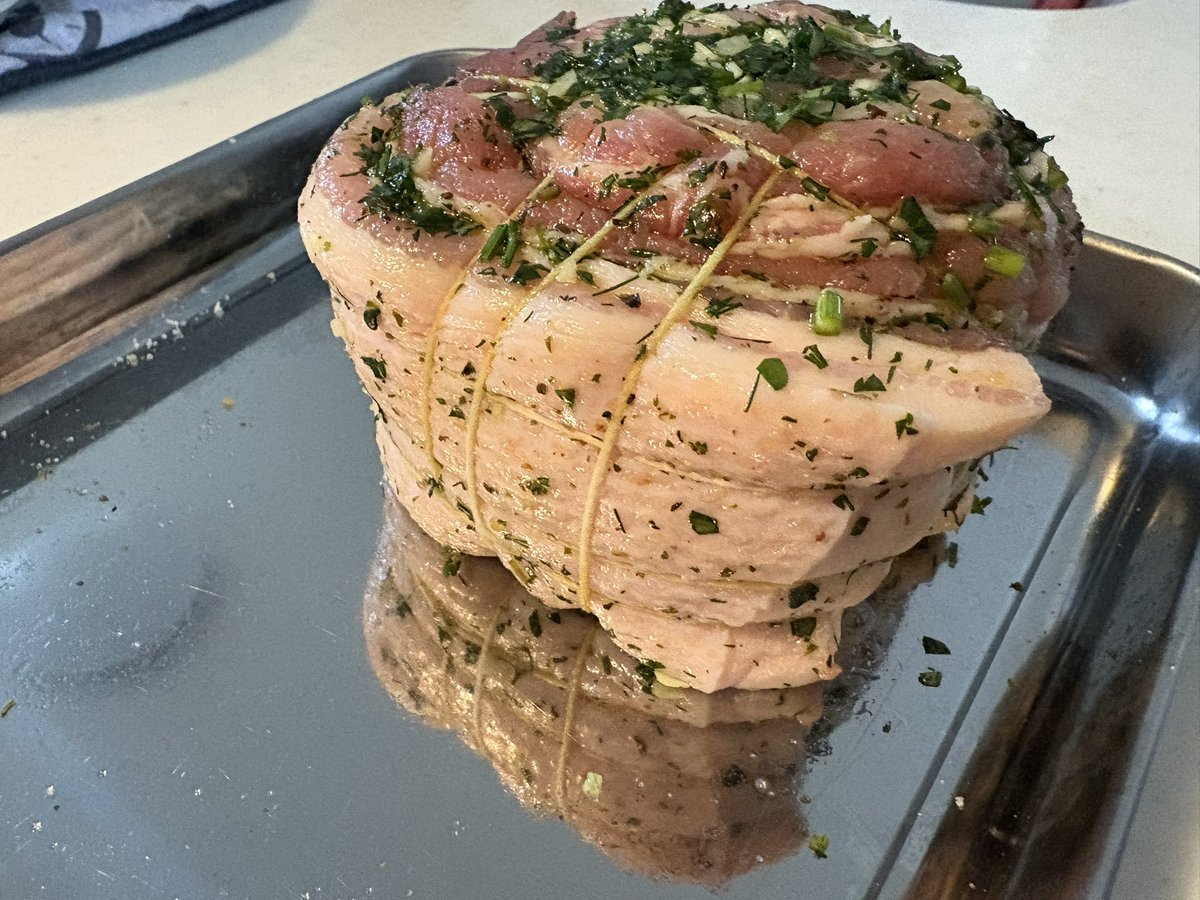 FEN_7s's tweet photo. ポルケッタ仕込み。焼くのは明日 https://t.co/VxmJooM2wy