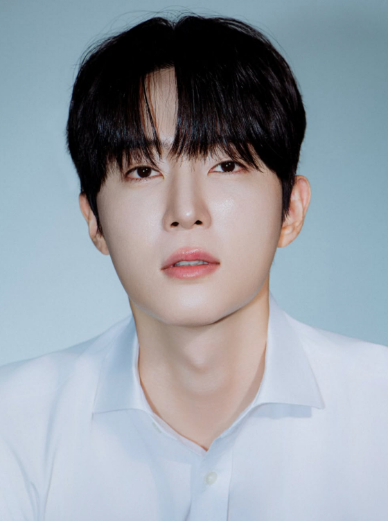 tang__kira's tweet photo. Kook Dongho membantah semua tuduhan terkait dia pelaku bullying saat masih sekolah

Dia tidak pernah melakukan atau membantu tindakan bullying di masa sekolah termasuk memukul kepala seseorang dengan raket badminton, menaruh paku payung di kursi, memasang lem di loker, tidak pernah berpacaran dengan seseorang bernama moon pas smp, dia juga ga yakin ada orang bernama moon itu, ga pernah ikutan bimbel berkelompok, dan ga pernah confess ke siapapun sambil berlutut dan bawa-bawa kue

https://t.co/LFPRMiLR3c