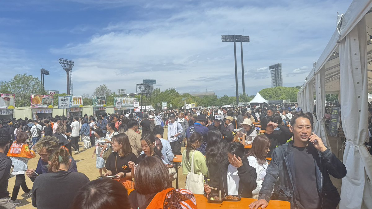 quattro_zero's tweet photo. 今日は天気良くなったので、長居公園の肉フェスへ！🍖
晴れて良かった＼(^o^)／
肉食うぜー🍖🍖
https://t.co/yh8QRvxiil

#長居公園
#肉フェス
#肉 https://t.co/UlHL32FUZX