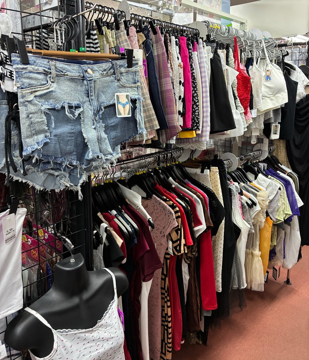 adogotanda's tweet photo. 【新着情報】
★春夏向けアウター各種入荷しました。

ミニスカート・キャミソール・ワンピース他各種新品・使用済み揃っています。

人気のスポーツブラ・ボクサーショーツ入荷しました

G.W中も12:00から22:00までの営業でご来店お待ちしています。

#使用済み下着
#使用済み https://t.co/Fb45uKzMyC