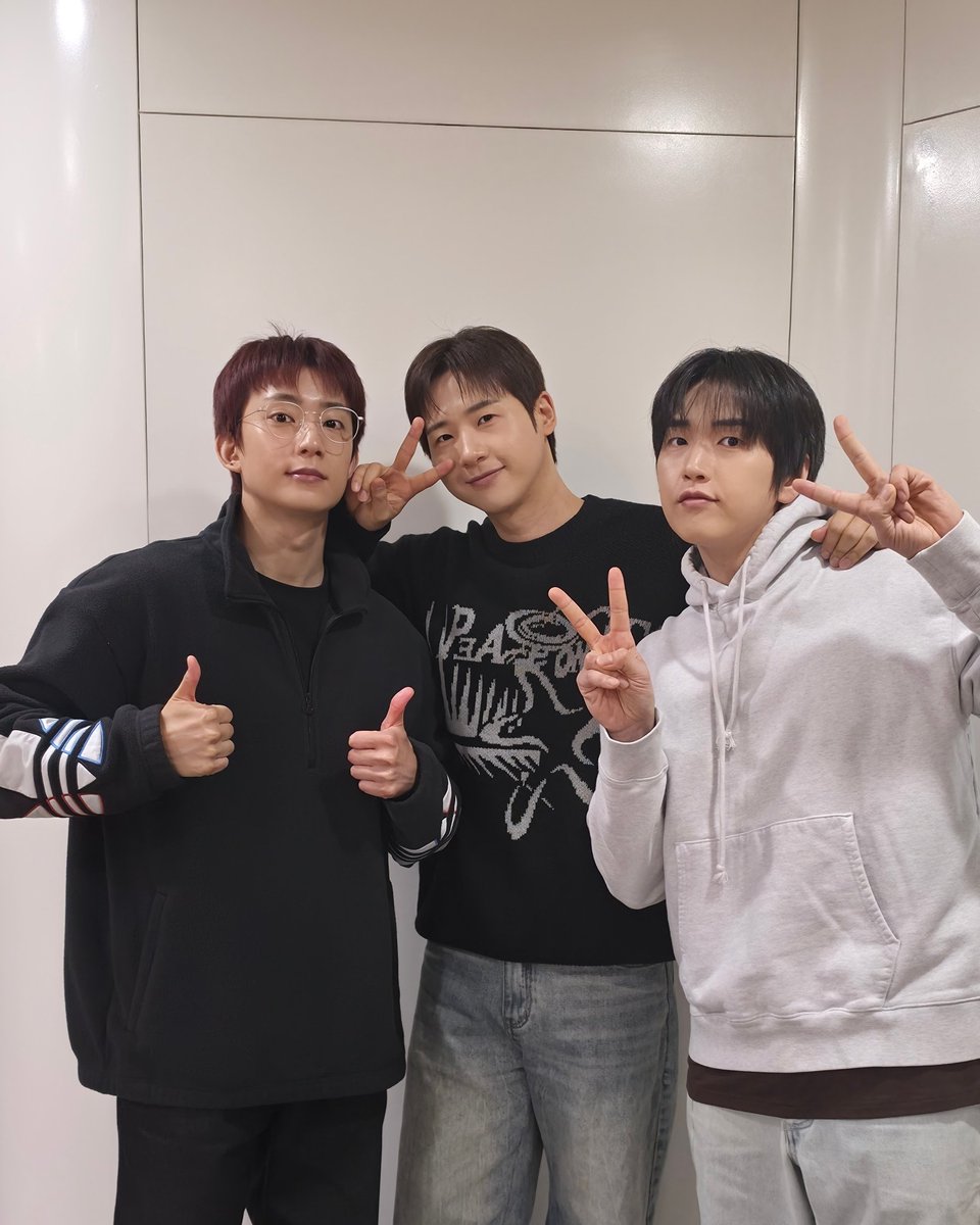 B1A4 tweet media