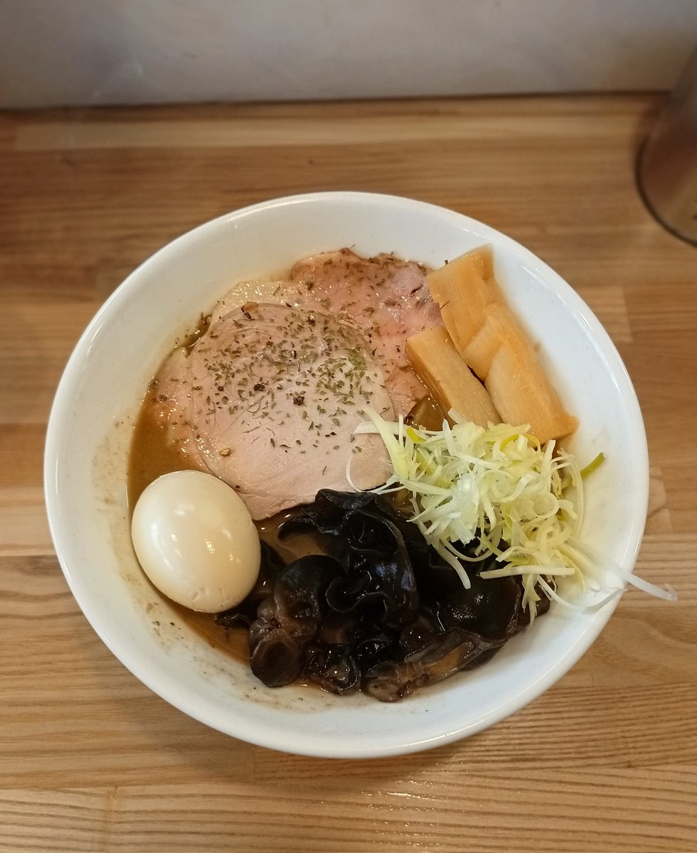いろはす tweet media