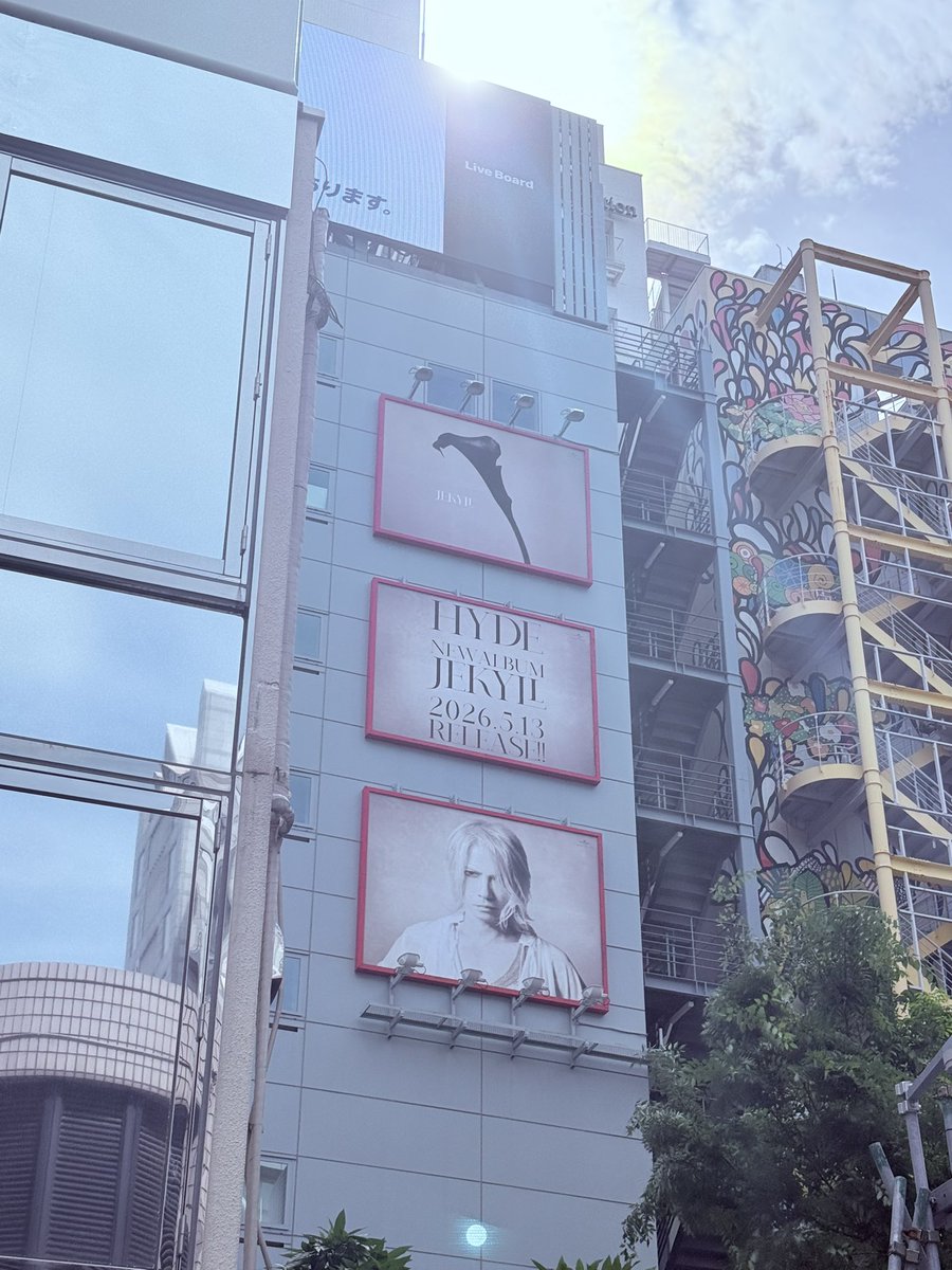 emirin_666_hyde's tweet image. ③アライビル
国際連合大学前から
ちょうど太陽が☀️
ここら辺はI’m donut?だらけ笑
 
#HYDE
#JEKYLL
#NEWALBUM