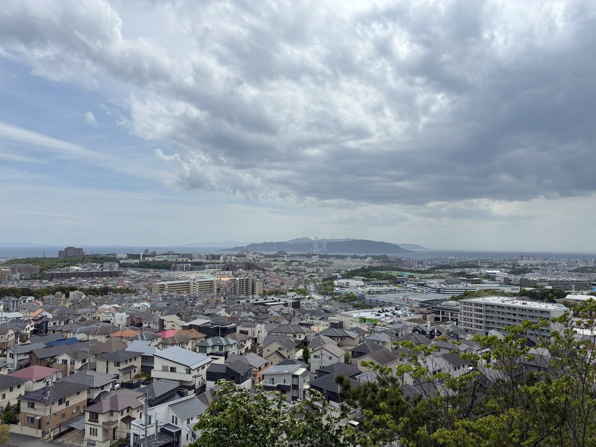 JM1MUY's tweet photo. 神戸市高塚山の山頂
天気が良ければ和歌山県や徳島県が見えるんだけど霞んで https://t.co/AOH8PbnUAF