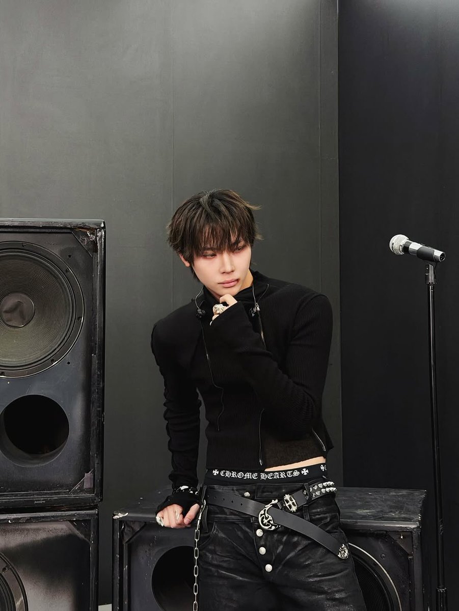 InfoNicholasBR's tweet photo. [📸] Atualização do #NICHOLAS no Instagram do &amp;TEAM. 🖤

"Enfeitiçado 🎸" (1/2)

#ニコラス #andTEAM_NICHOLAS #andTEAM #앤팀 🪽 https://t.co/zcCr2pmMxV