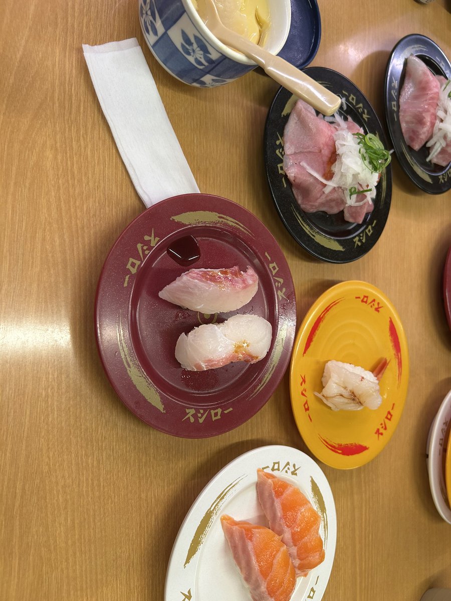 nnhsykr's tweet photo. GW昨日までの4連休だけだったけどヒルトン苺フェア満喫したりピザパしたりスシローいったりPAでラーメン食べたりとても楽しかった！
はやくお盆休みこい！！ https://t.co/ZRIRib8qRK