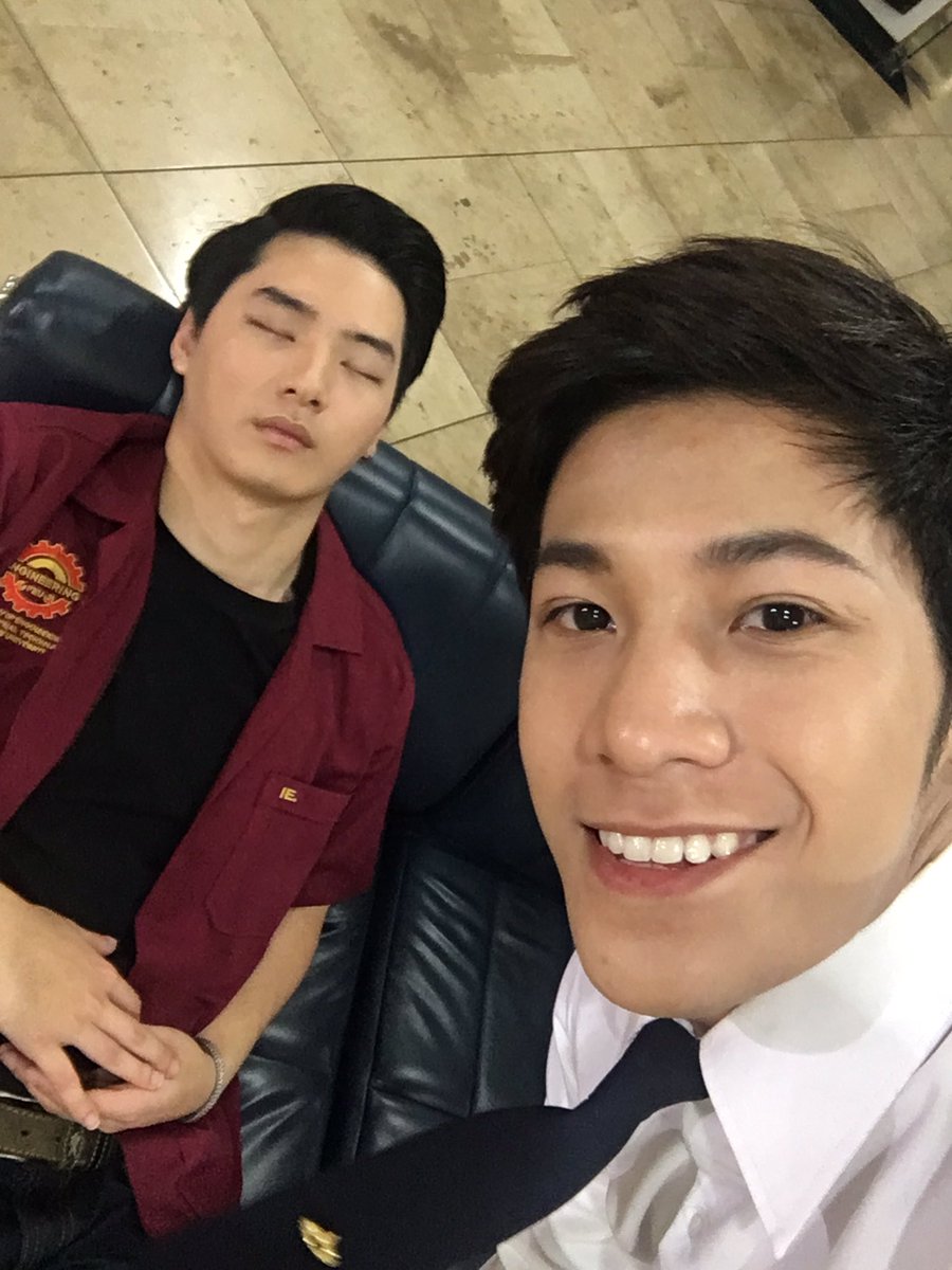nini_whheart's tweet photo. Begging for a selfie remake pleaseeeee 🥺🙏🏻
@stjinx_maya @kristtps https://t.co/cAbJpWvR8C